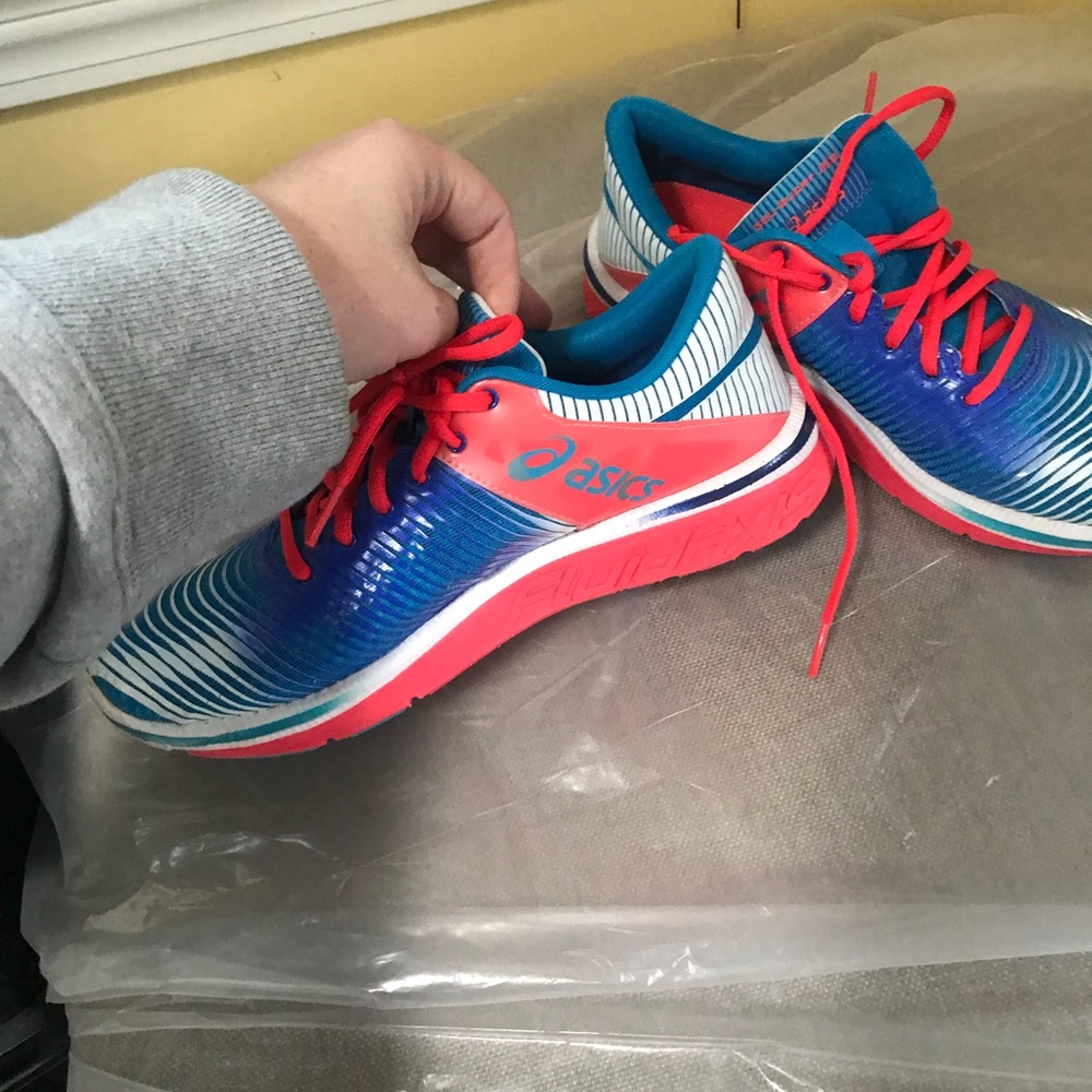 Woman’s ASICS size 8 never worn